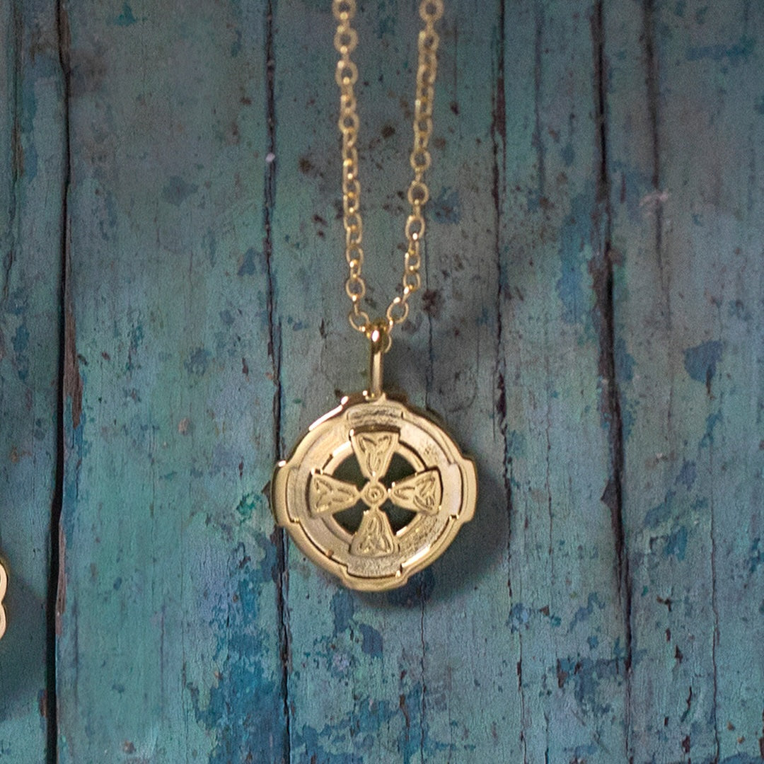 Faith small gold necklace