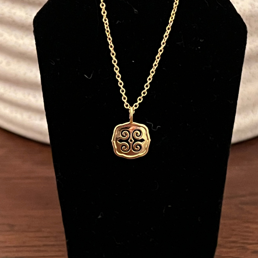 Strength small necklace 18k gold plated