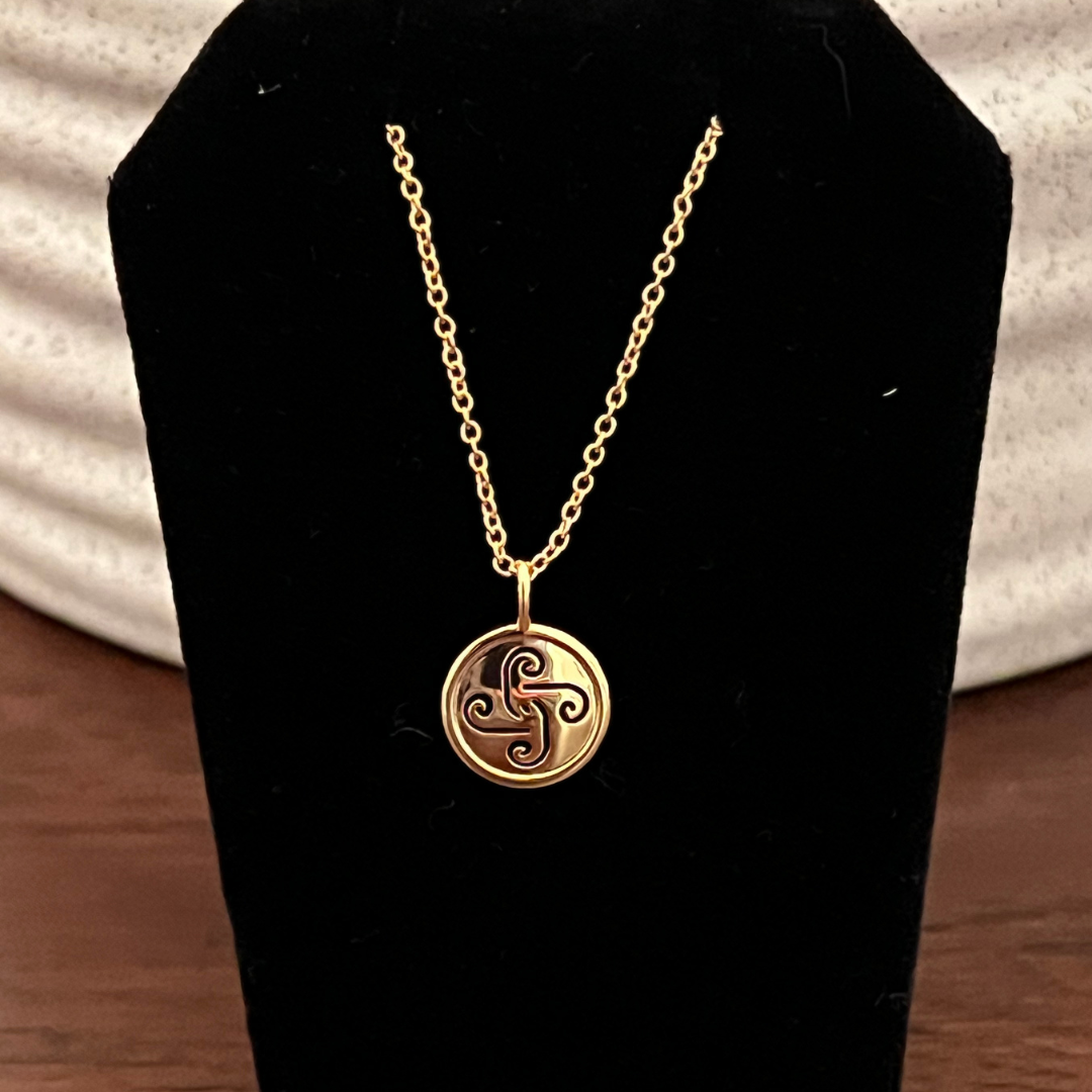 Motherhood small necklace 18k gold plated